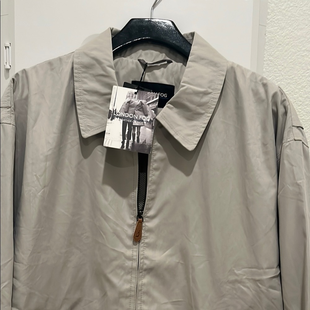 London Fog cream color Raincoat with Classic Collar and Full Zip Closure . NWT